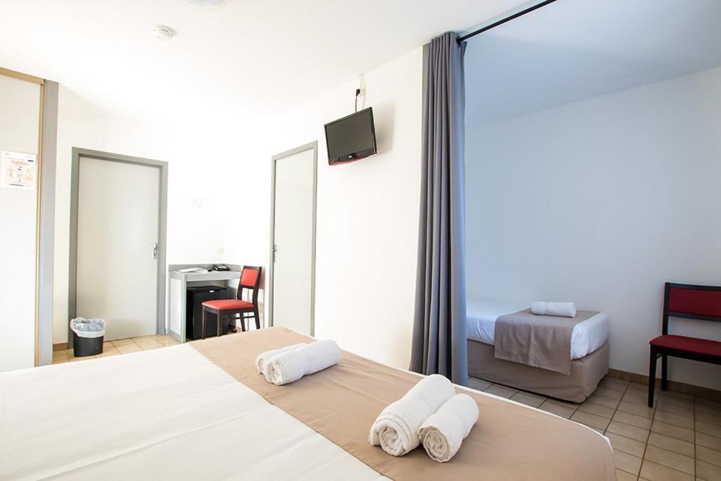 Hotel Du Cros D'Auzon Saint-Maurice-dʼArdèche Екстериор снимка